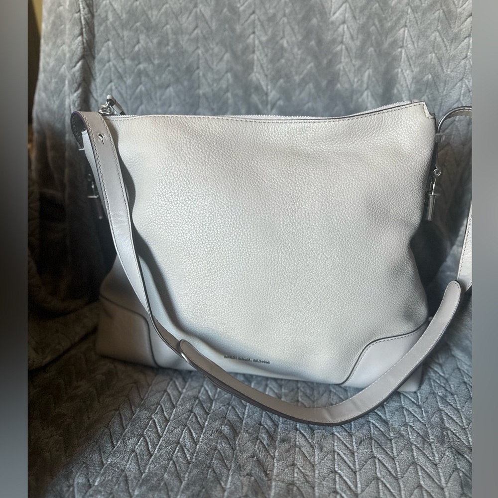 MICHAEL KORS Shoulder Bag Pearl Gray Leather - Picture 2 of 9